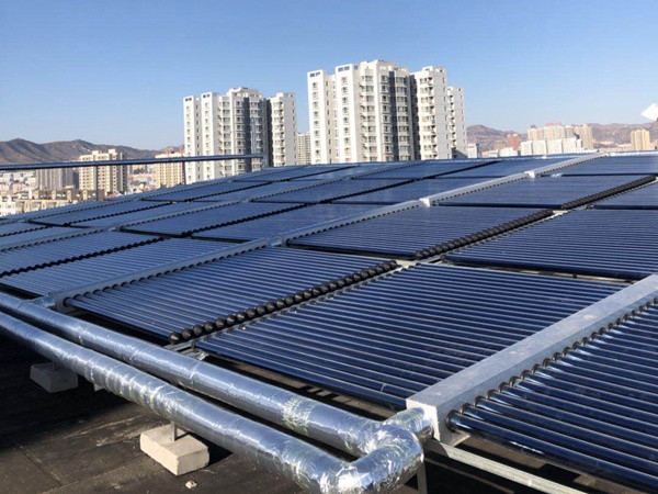 張家口市金蓮花酒店12噸太陽能熱水工程竣工驗收